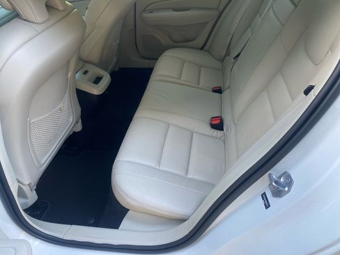 Used 2022 Volvo V60 T5 Cross Country w/ Advanced Package image 9