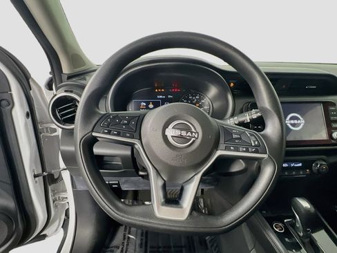 Used 2022 Nissan Kicks SV FWD image 10