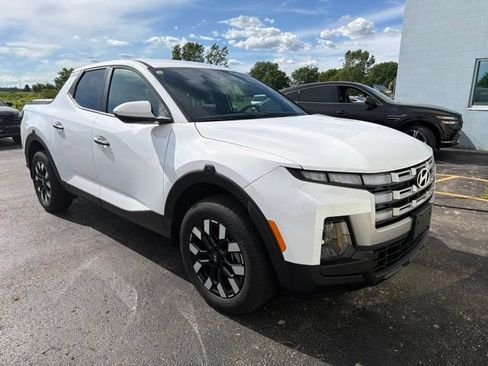 Used 2025 Hyundai Santa Cruz SE AWD/4WD image 1