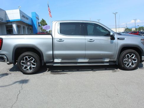 Used 2024 GMC Sierra 1500 SLT w/ SLT Premium Plus Package AWD/4WD image 9