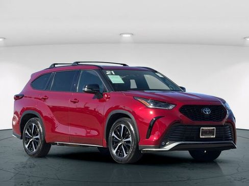Used 2021 Toyota Highlander XSE image 9