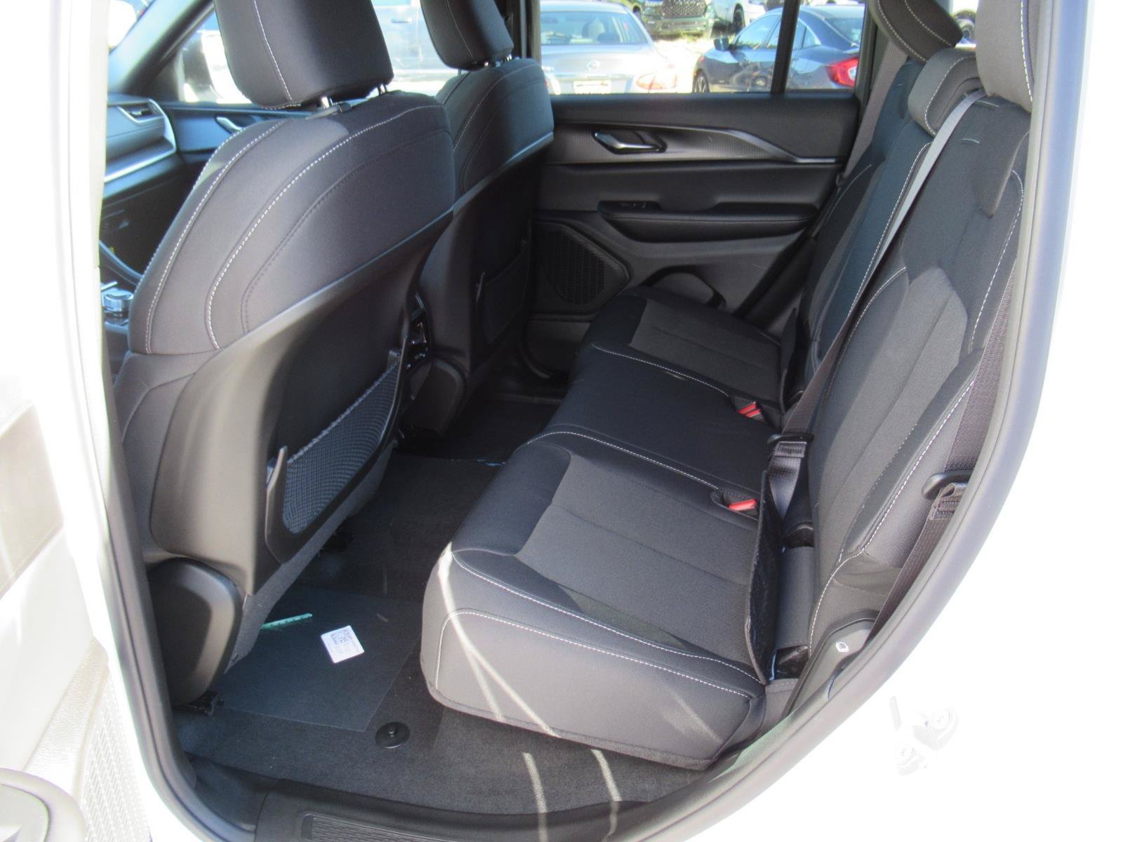 New 2027 Jeep Grand Cherokee Laredo RWD image 29