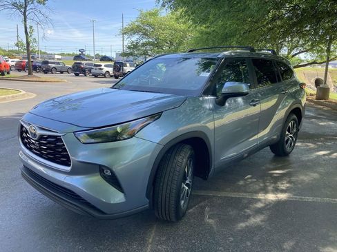 Used 2023 Toyota Highlander XLE image 5