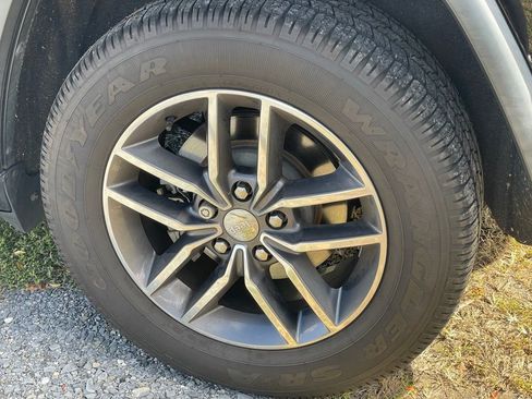 Used 2018 Jeep Grand Cherokee Limited image 29