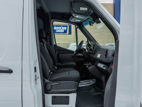 Used 2021 Mercedes-Benz Sprinter 2500 w/ Driver Convenience Package image 21