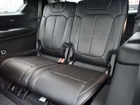 New 2025 Jeep Grand Cherokee L Limited AWD/4WD image 8