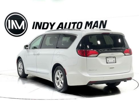 Used 2018 Chrysler Pacifica Touring-L Plus image 6