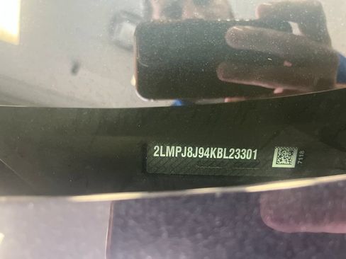 Used 2019 Lincoln Nautilus Premier AWD/4WD image 3