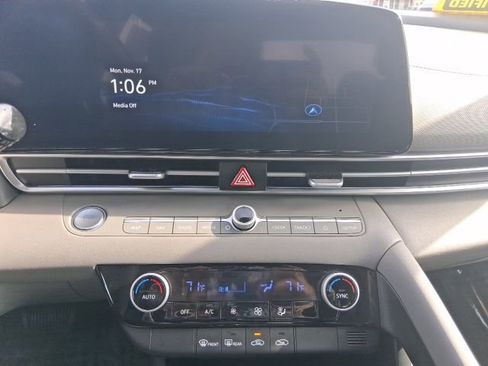 Used 2024 Hyundai Elantra SEL image 22