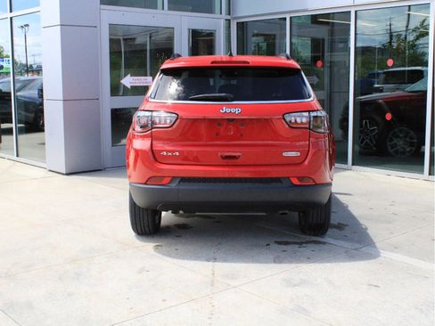 Used 2023 Jeep Compass Latitude w/ Sun and Sound Group AWD/4WD image 7
