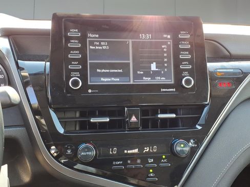 Used 2024 Toyota Camry SE image 18