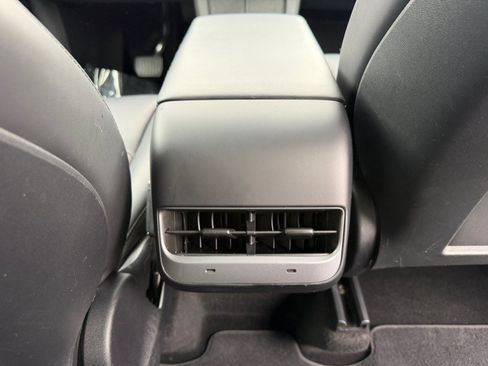 Used 2023 Tesla Model Y Long Range AWD/4WD image 37