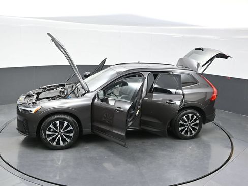 Used 2024 Volvo XC60 B5 Plus AWD/4WD image 39