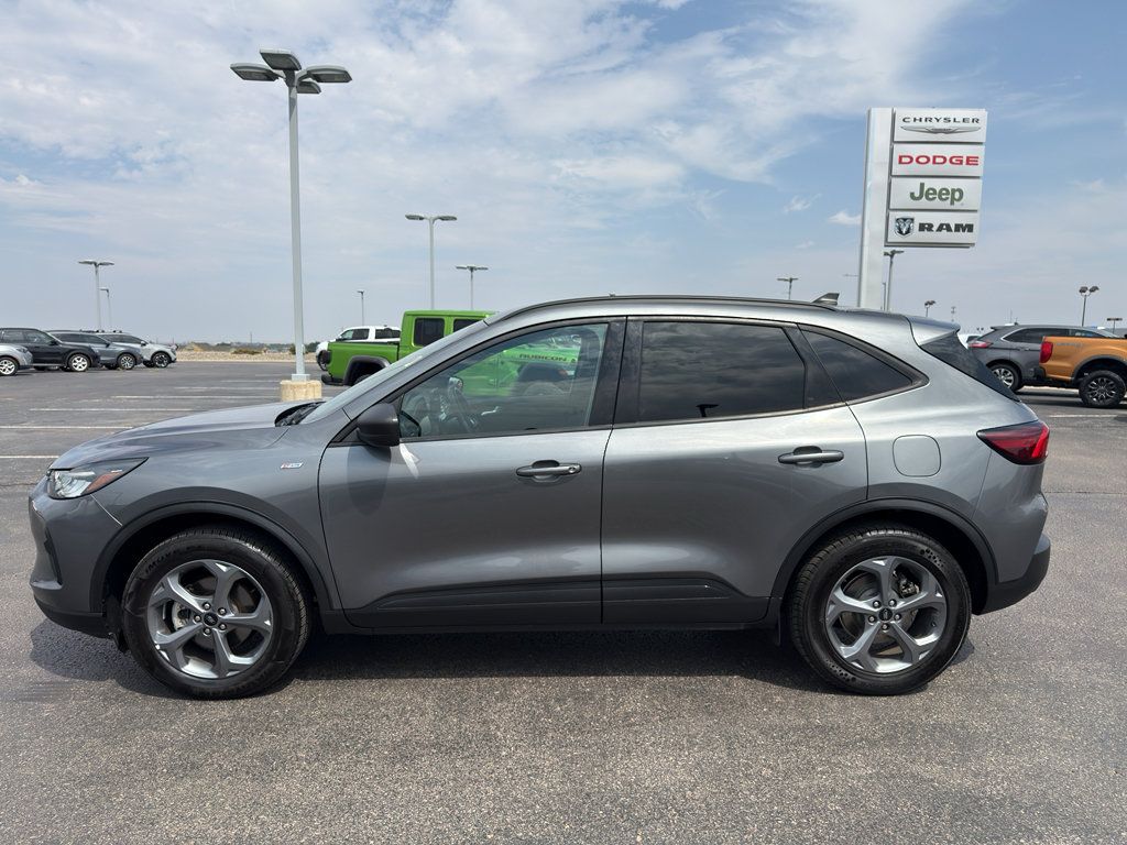 Used 2025 Ford Escape ST-Line AWD/4WD image 8
