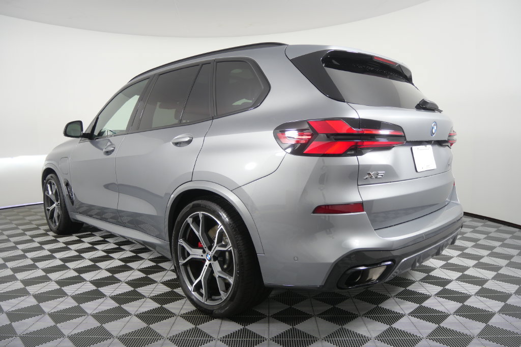 Certified 2026 BMW X5 xDrive50e w/ M Sport Package AWD/4WD image 6