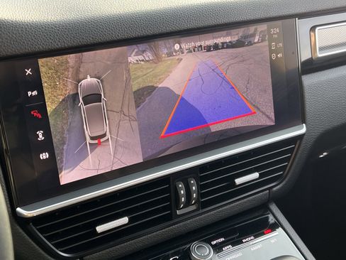 Certified 2023 Porsche Cayenne Platinum Edition image 25