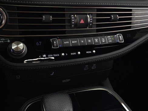 Used 2023 Lexus LS 500 F Sport w/ Accessory Package (Z2) image 29