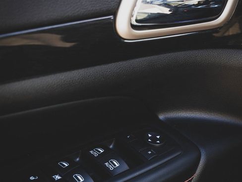 Used 2017 Jeep Grand Cherokee Limited 75th Anniversary image 19