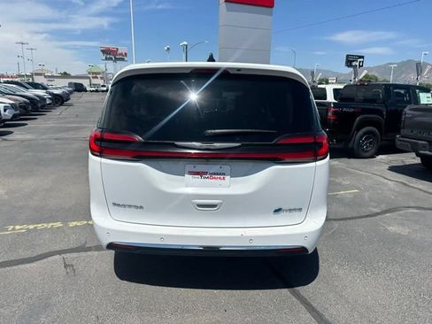 Used 2023 Chrysler Pacifica Limited FWD image 10