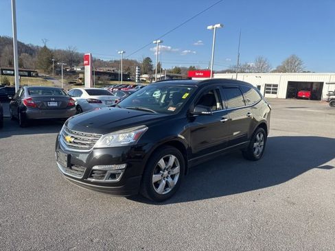 Used 2016 Chevrolet Traverse LT w/ Style and Technology Package image 4