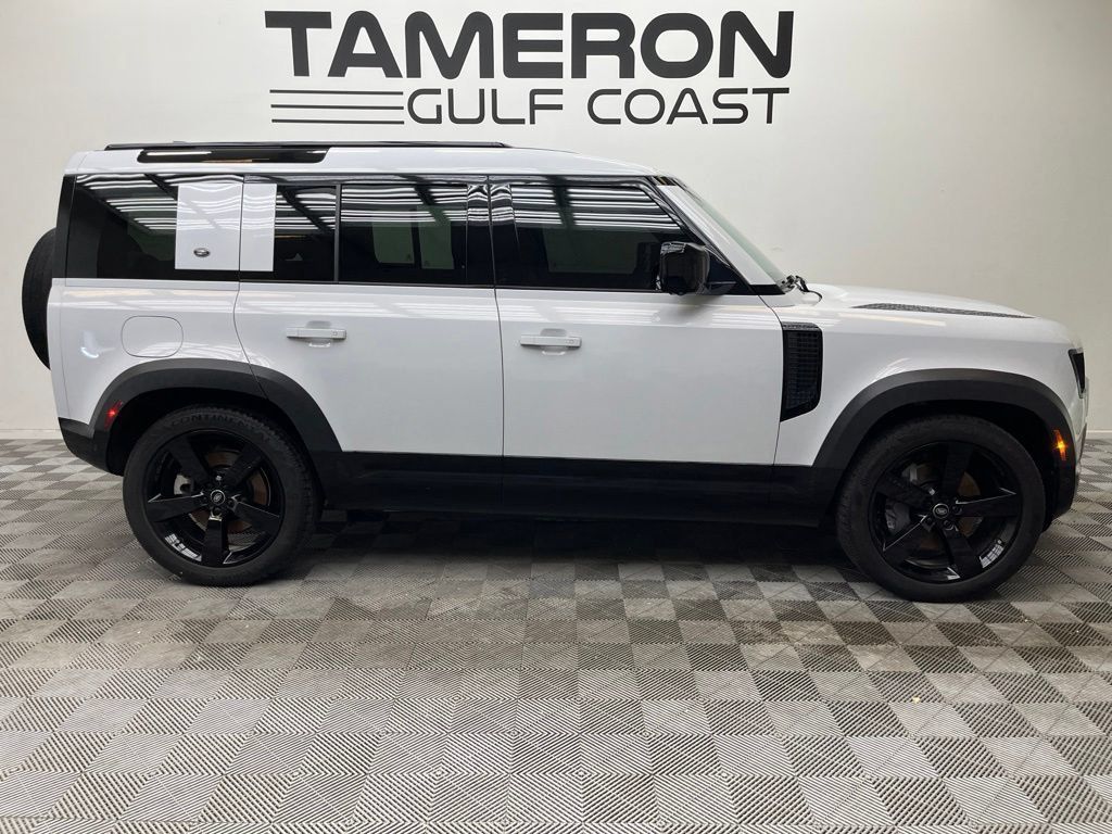 Used 2023 Land Rover Defender 110 X-Dynamic SE AWD/4WD image 4