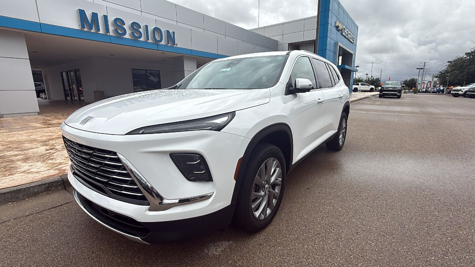 Used 2025 Buick Enclave Preferred AWD/4WD image 3