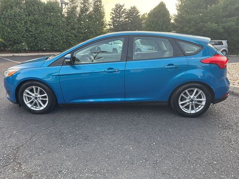 Used 2016 Ford Focus SE w/ SE Power Seat Package FWD image 10