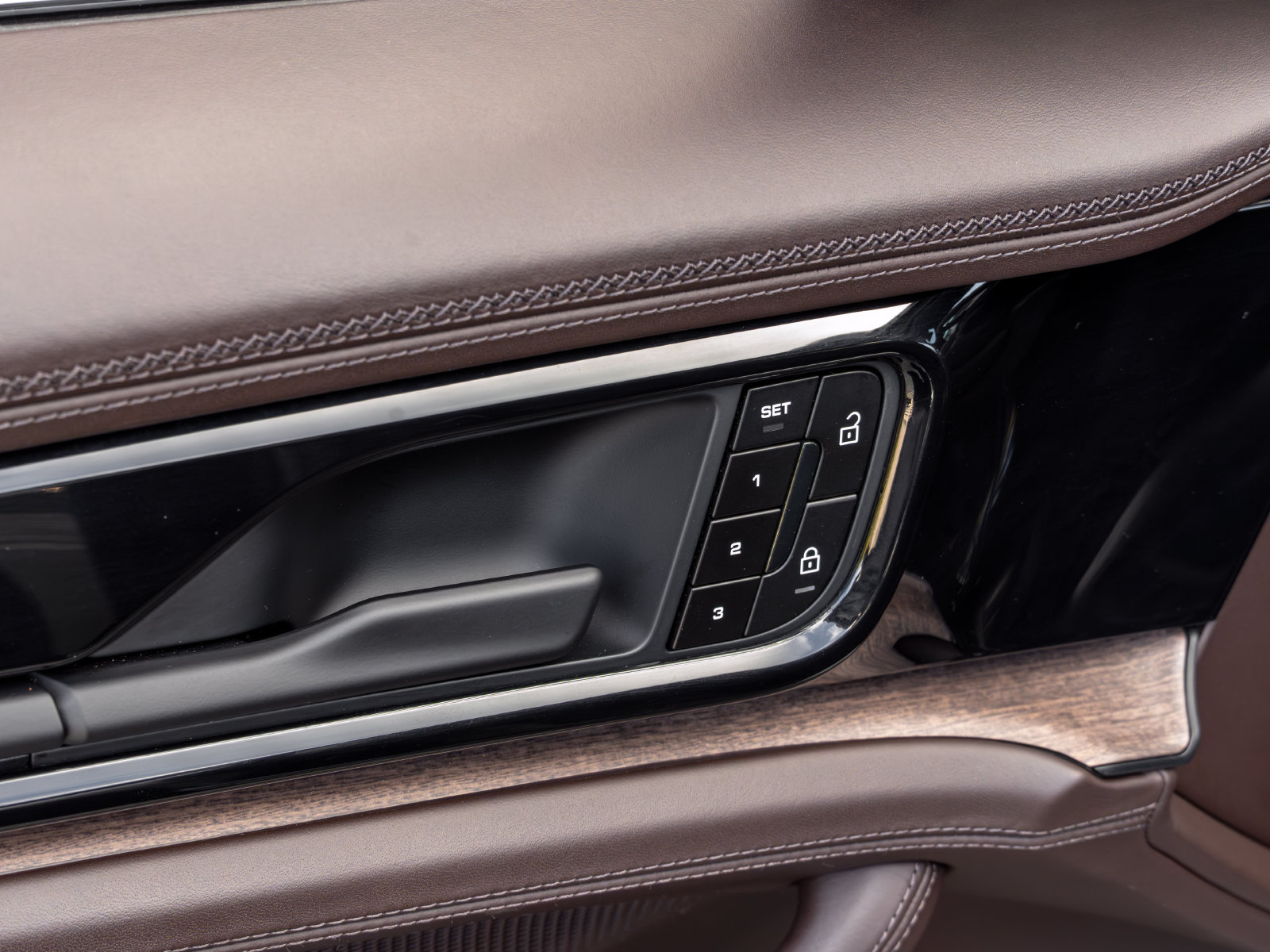 Certified 2024 Porsche Panamera image 22