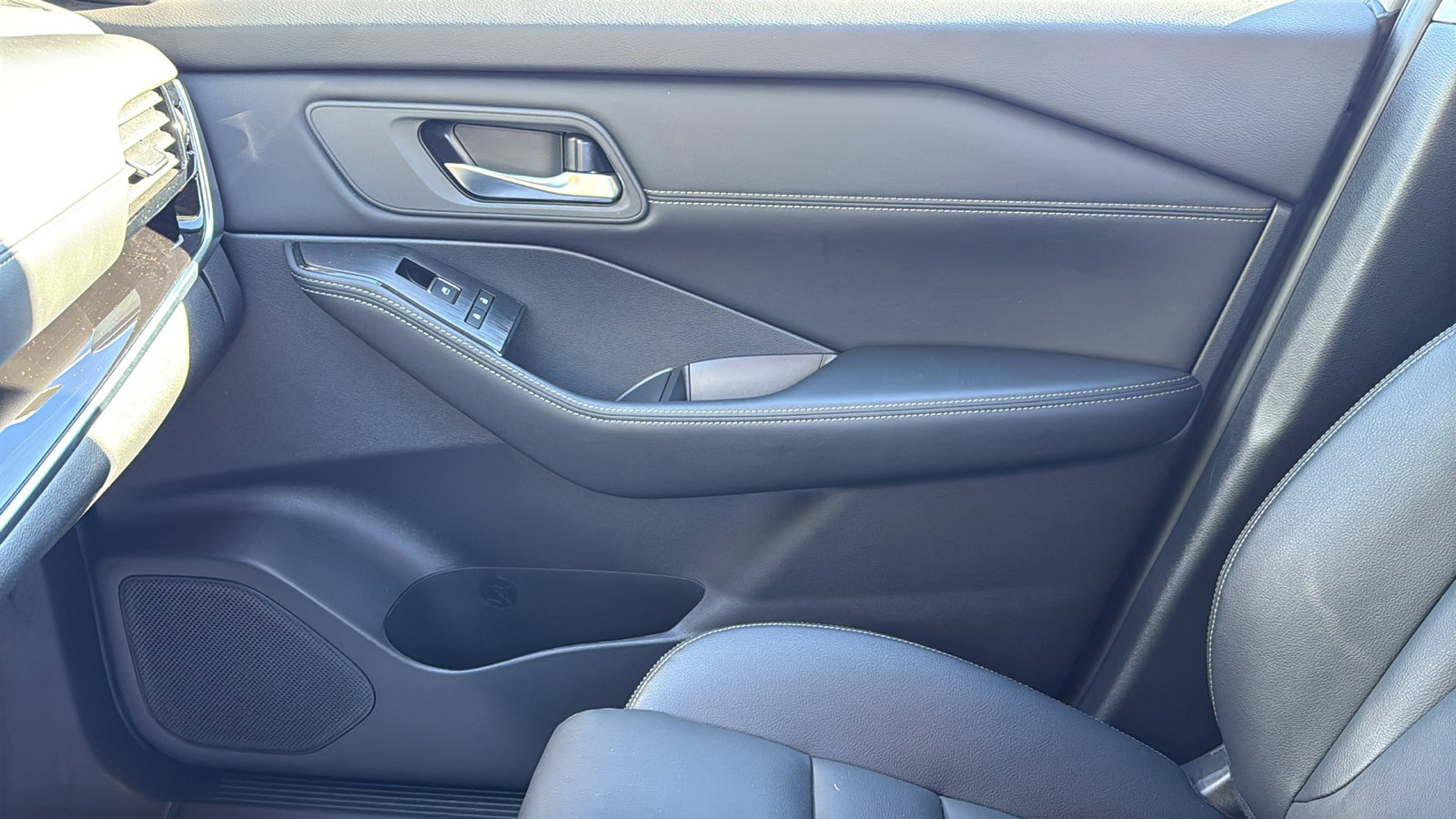 Certified 2025 Nissan Rogue SL AWD/4WD image 18