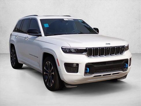 Used 2023 Jeep Grand Cherokee Overland w/ Advanced Protech Group III AWD/4WD image 15