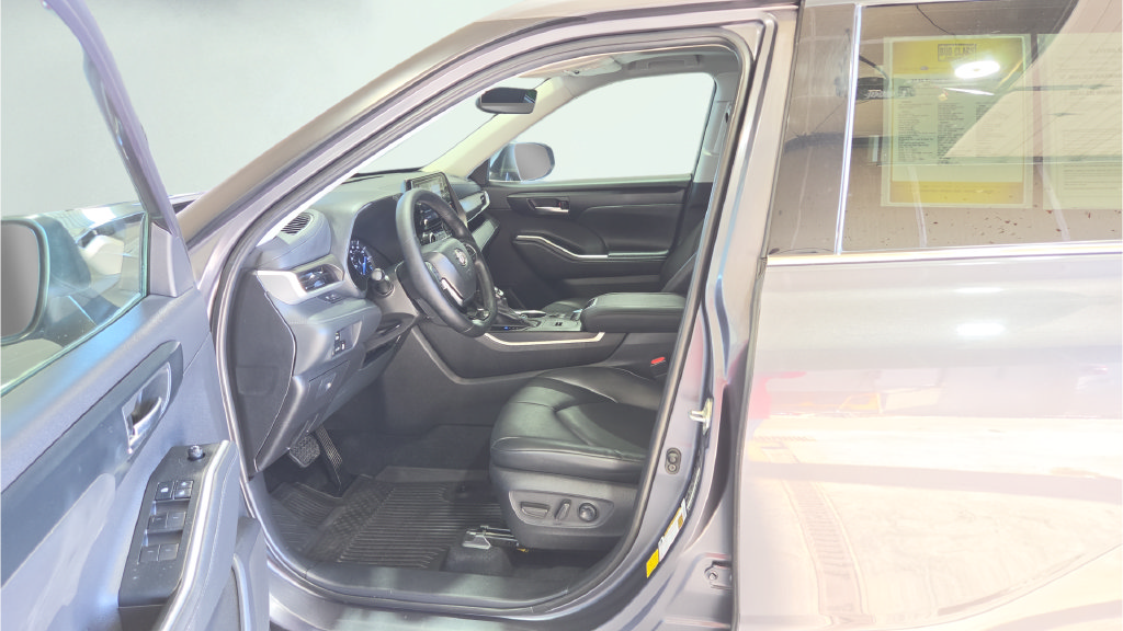 Certified 2020 Toyota Highlander XLE AWD/4WD image 25