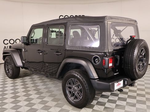 Used 2021 Jeep Wrangler Unlimited Sport AWD/4WD image 21