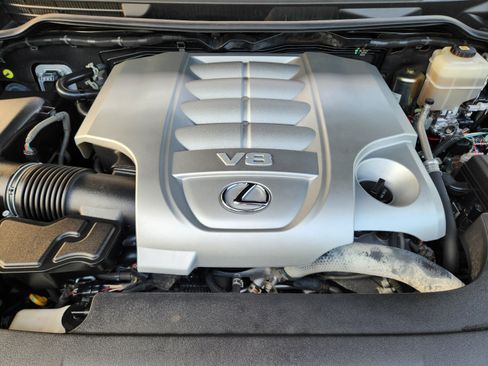 Used 2021 Lexus LX 570 4WD w/ Luxury Package image 34