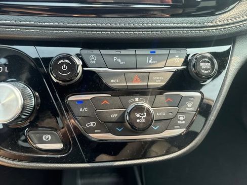Used 2027 Chrysler Pacifica Select AWD/4WD image 20
