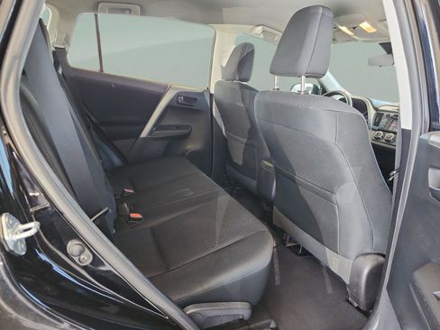 Used 2017 Toyota RAV4 LE image 18