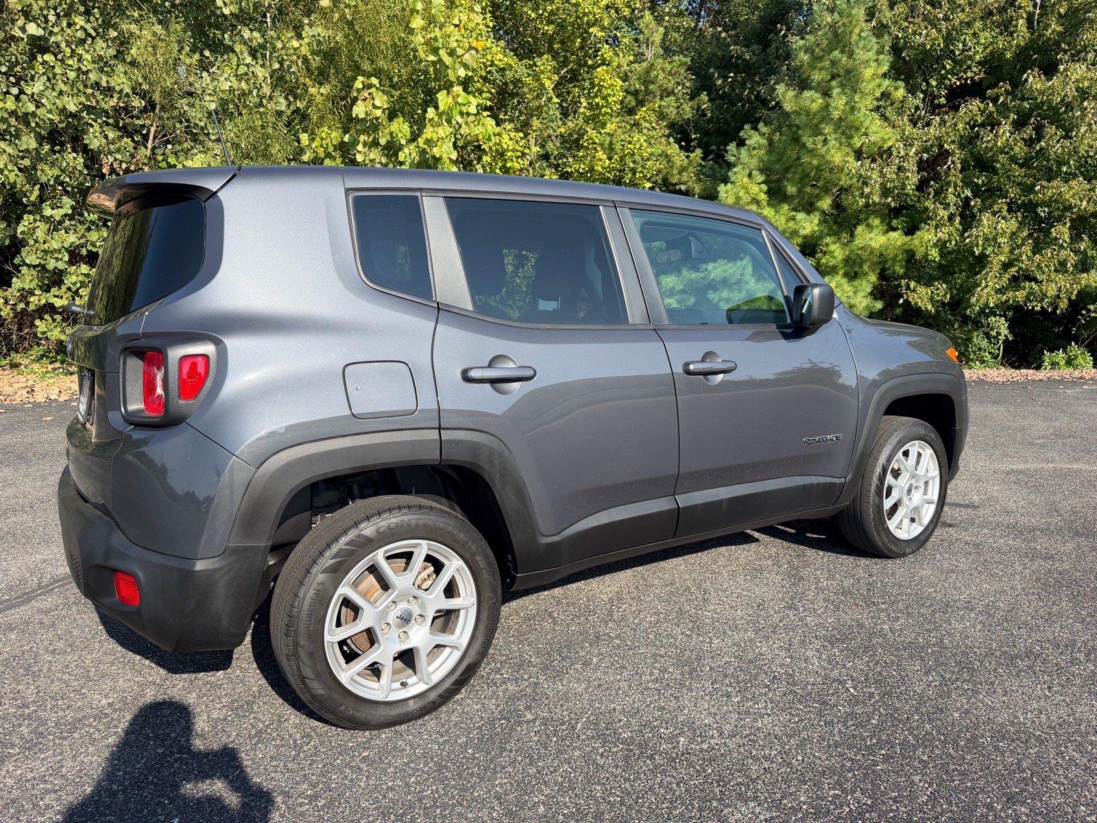 Used 2023 Jeep Renegade Latitude AWD/4WD image 15