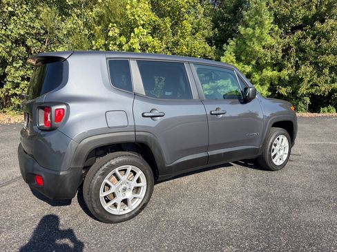 Used 2023 Jeep Renegade Latitude AWD/4WD image 15