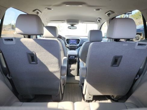 Used 2023 GMC Acadia SLT w/ Technology Package image 14