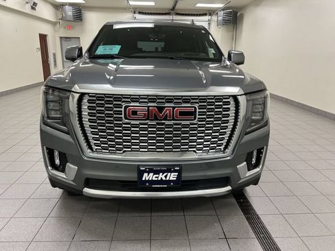 Used 2022 GMC Yukon Denali w/ Denali Premium Package AWD/4WD image 3