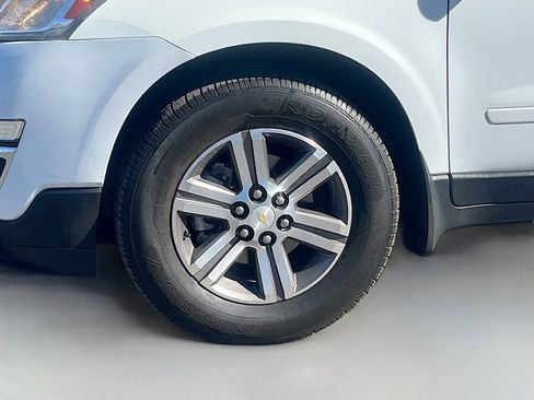 Used 2017 Chevrolet Traverse LT image 30