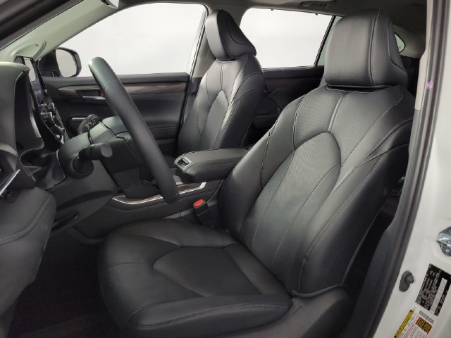 Used 2026 Toyota Highlander Limited AWD/4WD image 14