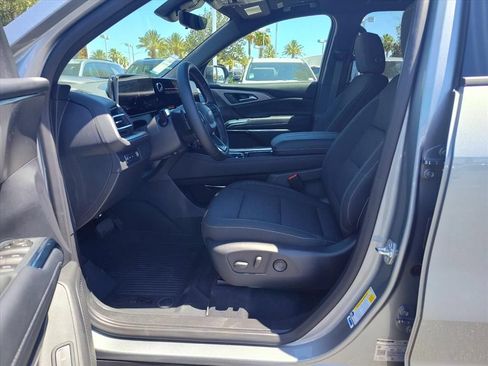 New 2026 Chevrolet Traverse LT w/ Sun and Wheel Package FWD image 5