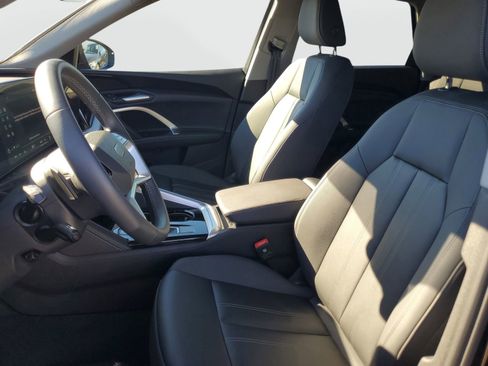 Used 2025 Audi Q5 Premium w/ Convenience Package image 19