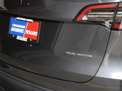 Used 2022 Tesla Model Y Long Range image 15