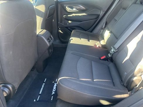Used 2024 GMC Terrain SLE image 28