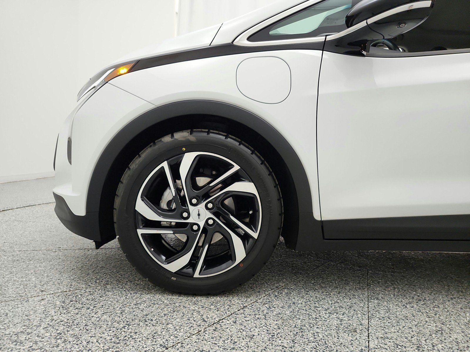 Used 2023 Chevrolet Bolt LT w/ Infotainment Package FWD image 17