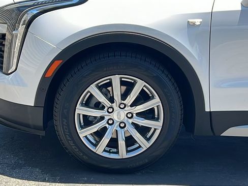 Used 2022 Cadillac XT4 Premium Luxury w/ Enhanced Visibility Package FWD image 8