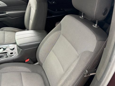 Used 2023 Chevrolet Traverse LT FWD image 33