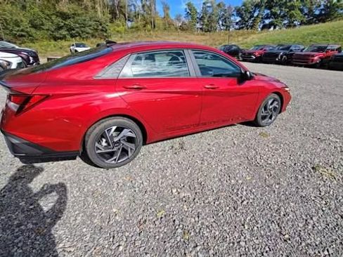 Used 2025 Hyundai Elantra Sport FWD image 9