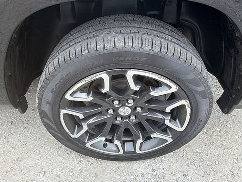 Used 2025 RAM 1500 Limited AWD/4WD image 12